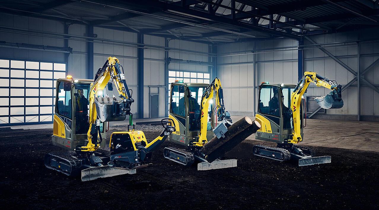 minigraafmachines op een rij in de industriële hal