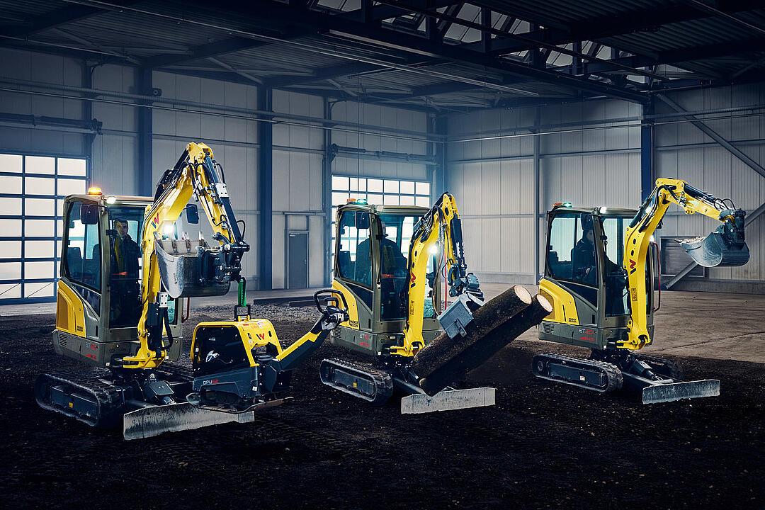 minigraafmachines op een rij in de industriële hal
