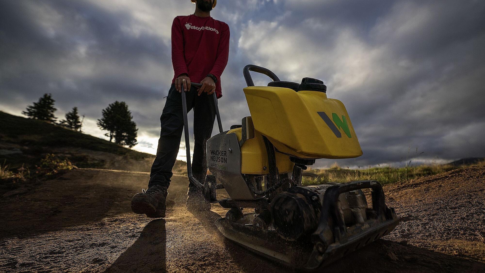 Vibrations Platte APS1135e im Einsatz